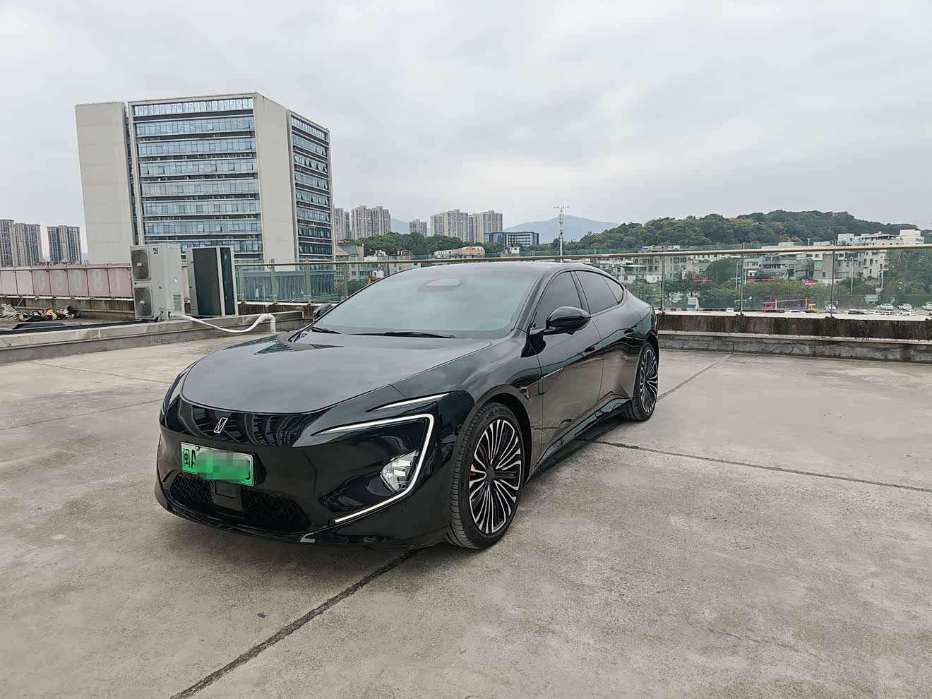 Avatr 12 2025 car image 