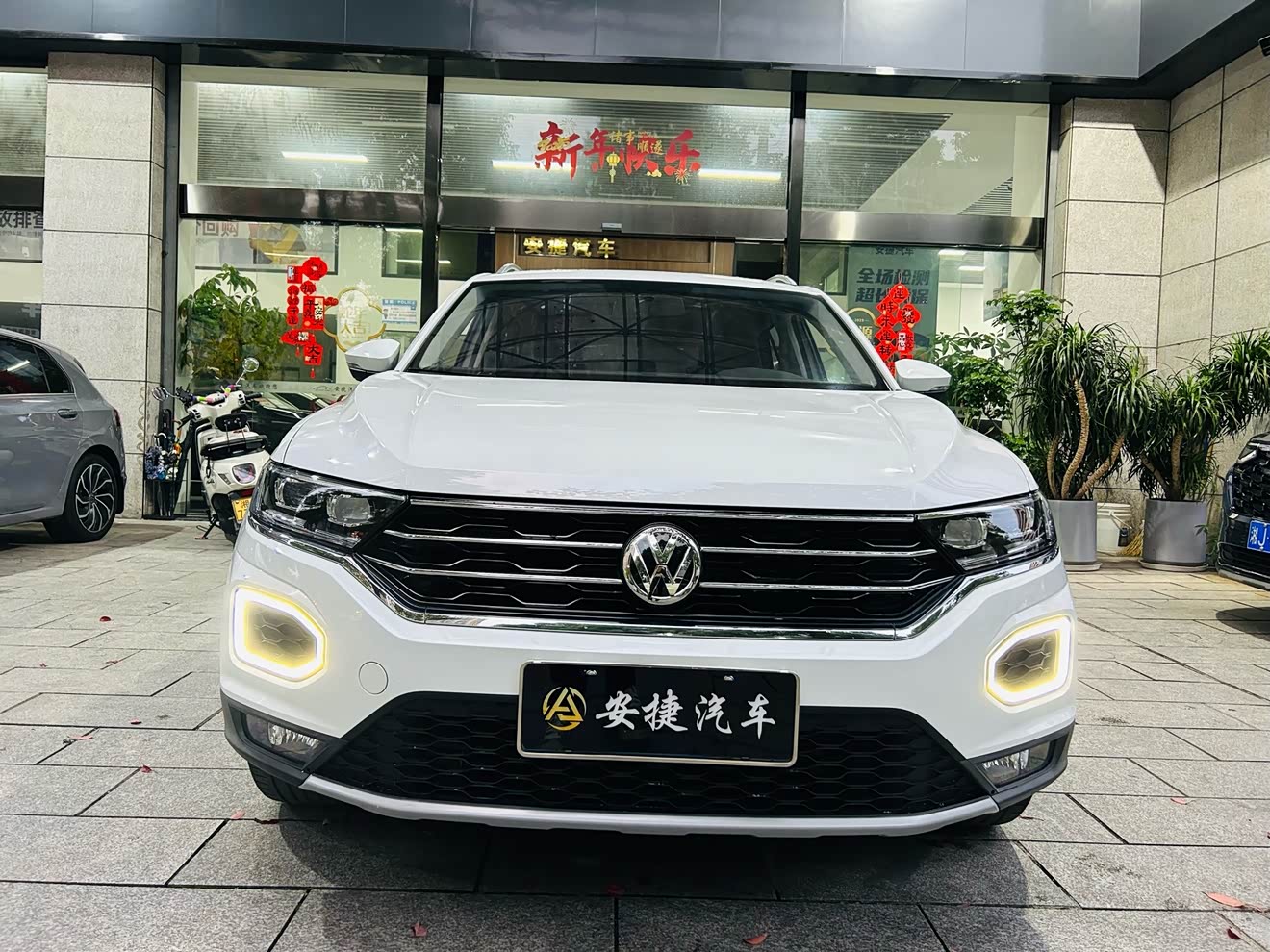 Volkswagen T-Roc 2020 Volkswagen T-Roc 2020 car image