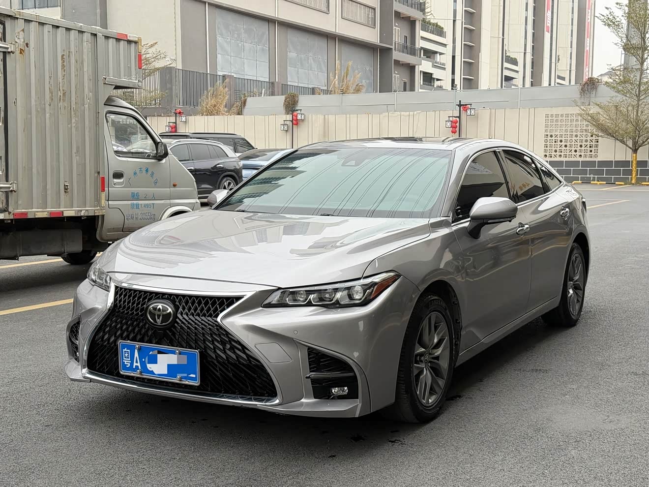 Toyota Avalon 2022 car image 