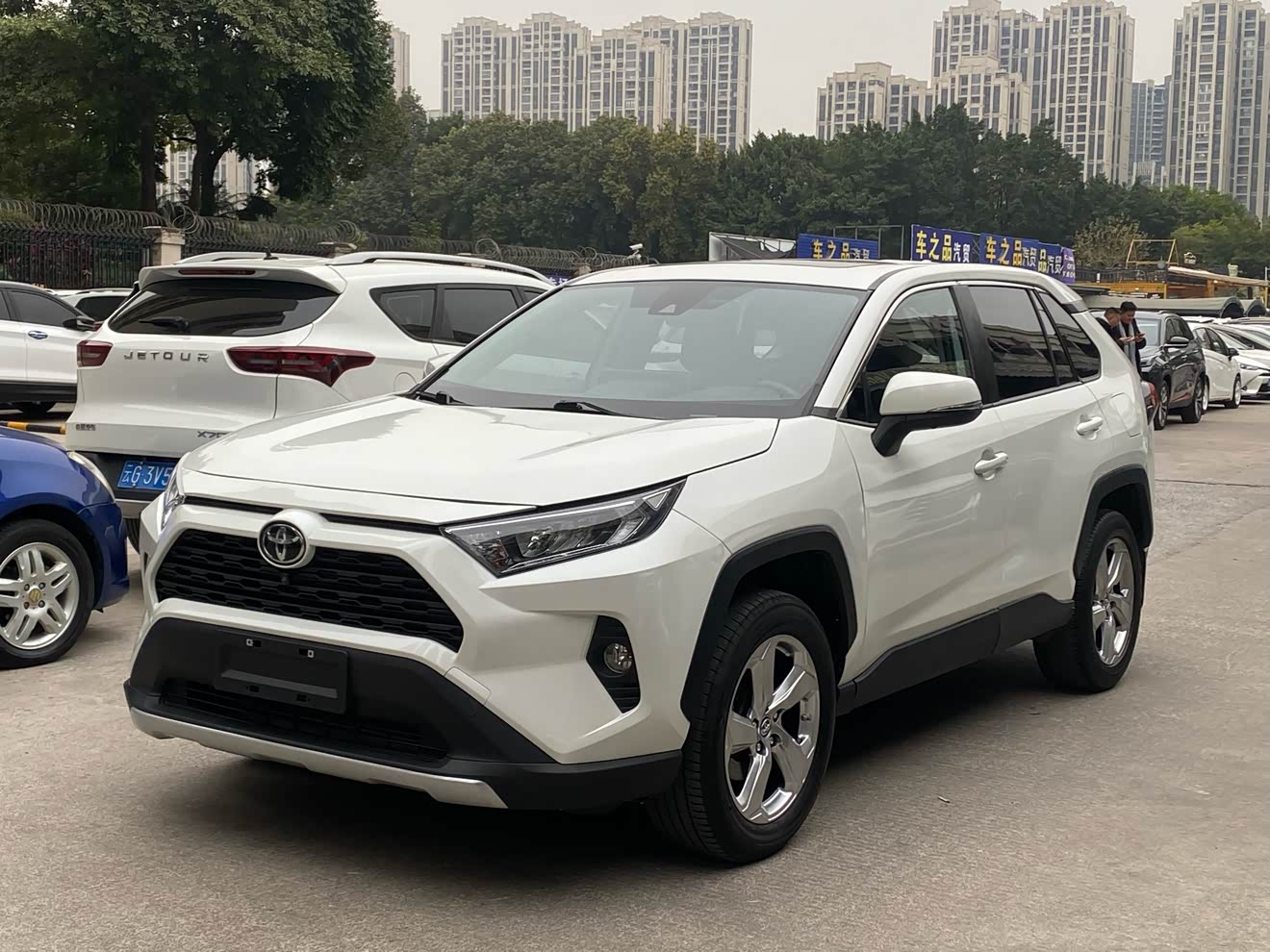Toyota RAV4 2019 car image 