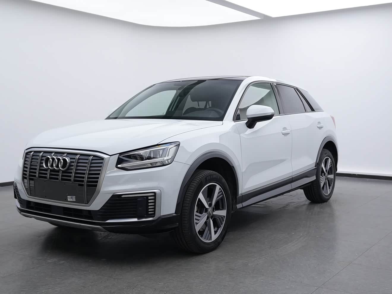 Audi Q2L e-tron 2021 汽车图片 