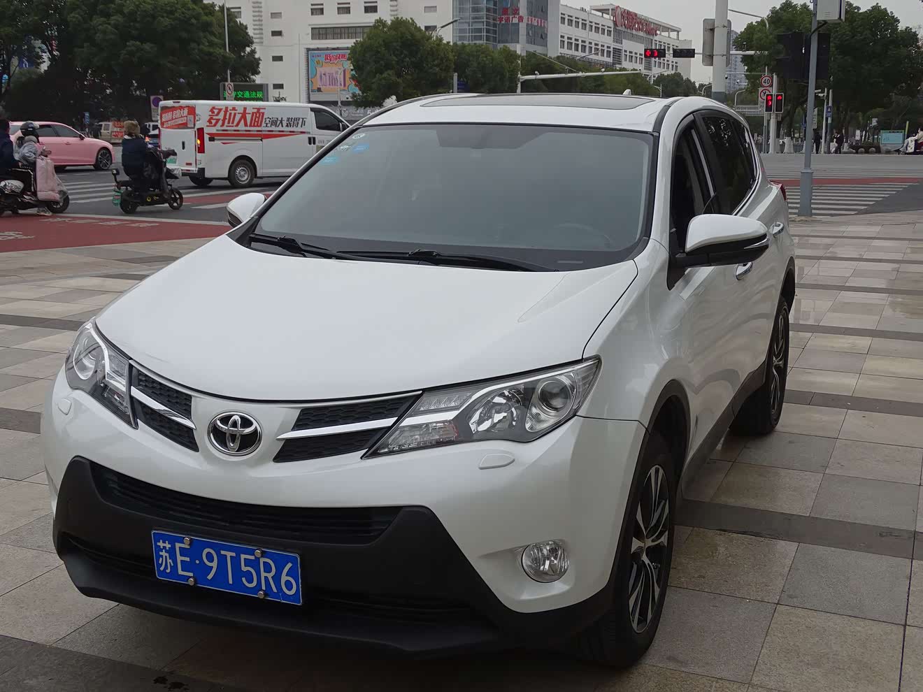 Toyota RAV4 2015 car image 