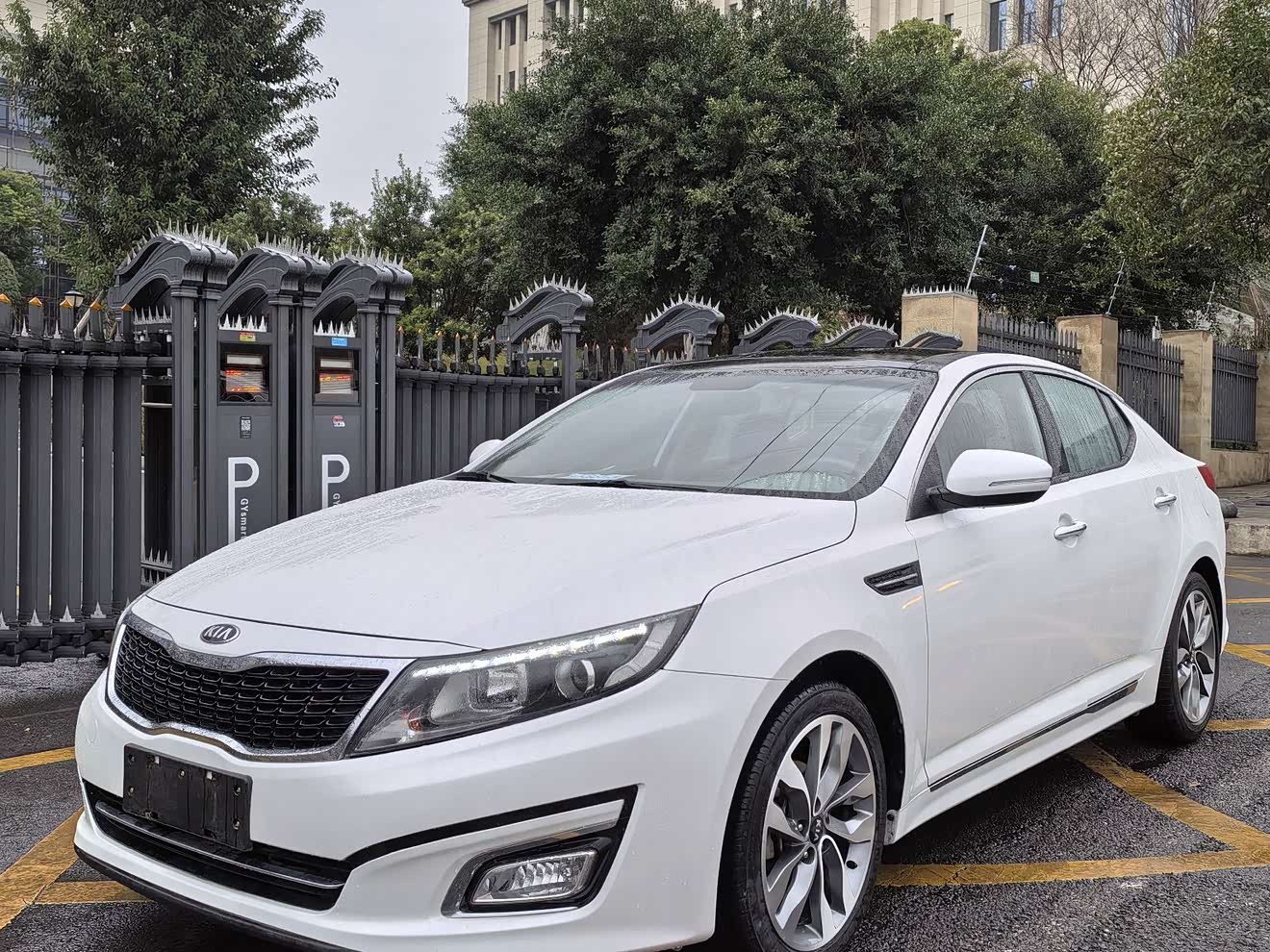 Kia K5 2015 car image 