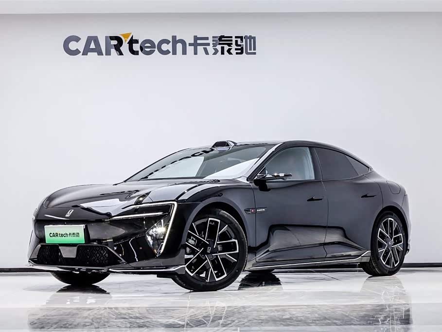 Avatr 06 2025 car image 