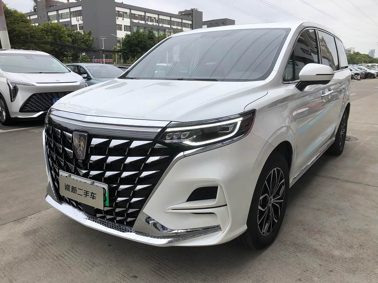 Roewe iMAX8 New Energy 2025 汽车图片 
