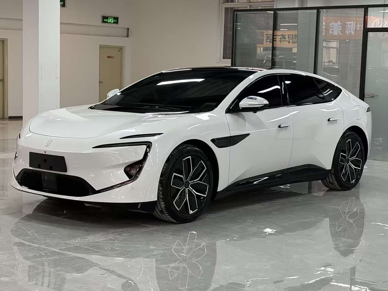 Avatr 12 2025 car image 