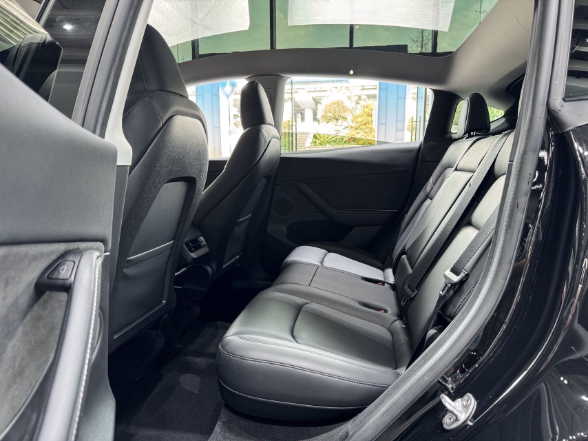 Tesla Model Y 2022 #8 Tesla Model Y 2022 car image #8