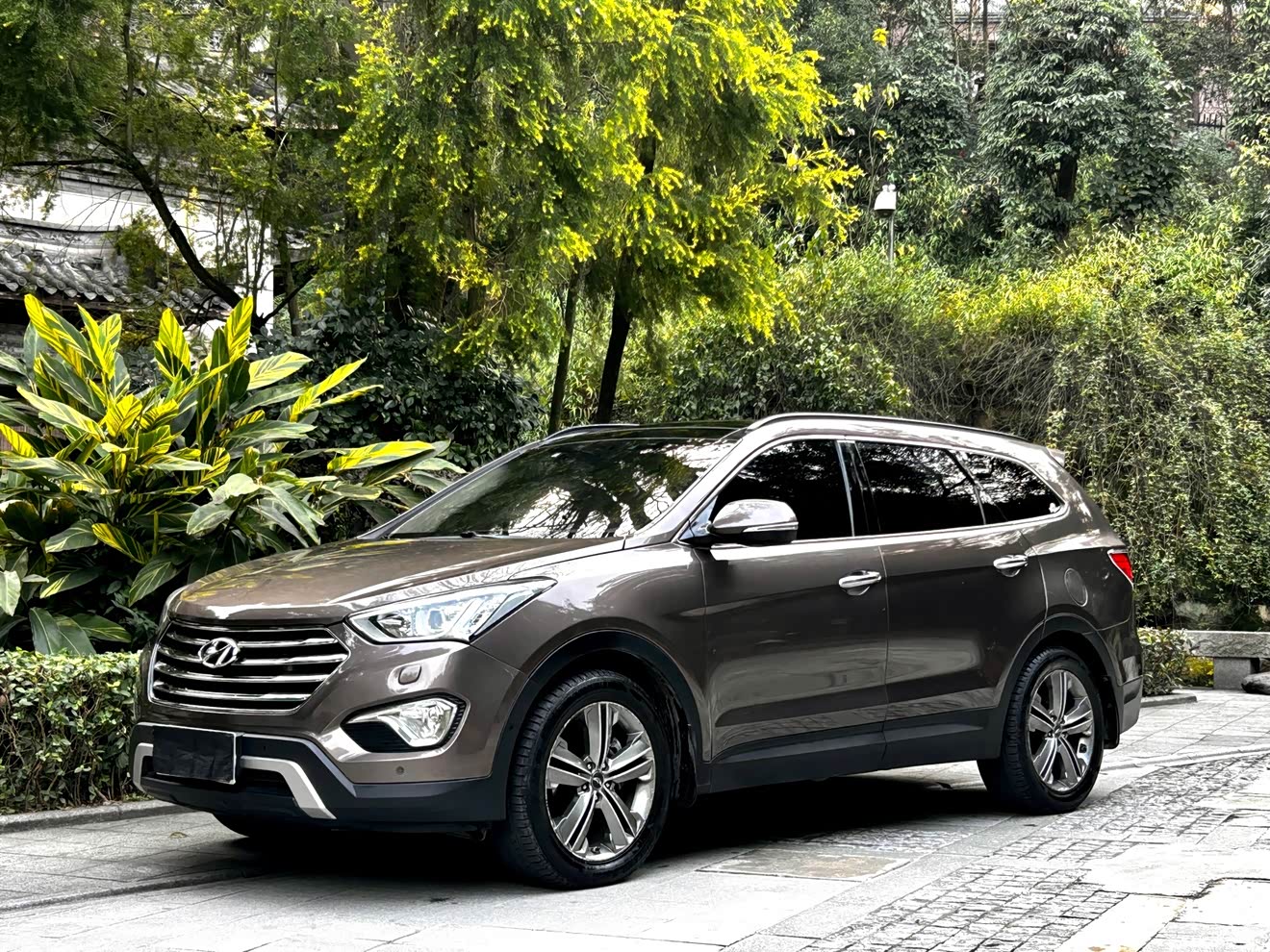 Hyundai Grand Santa Fe 2015 car image 