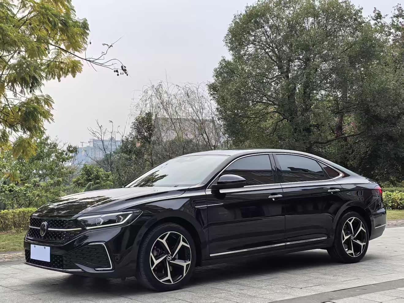 Volkswagen Passat 2024 immagine di auto 