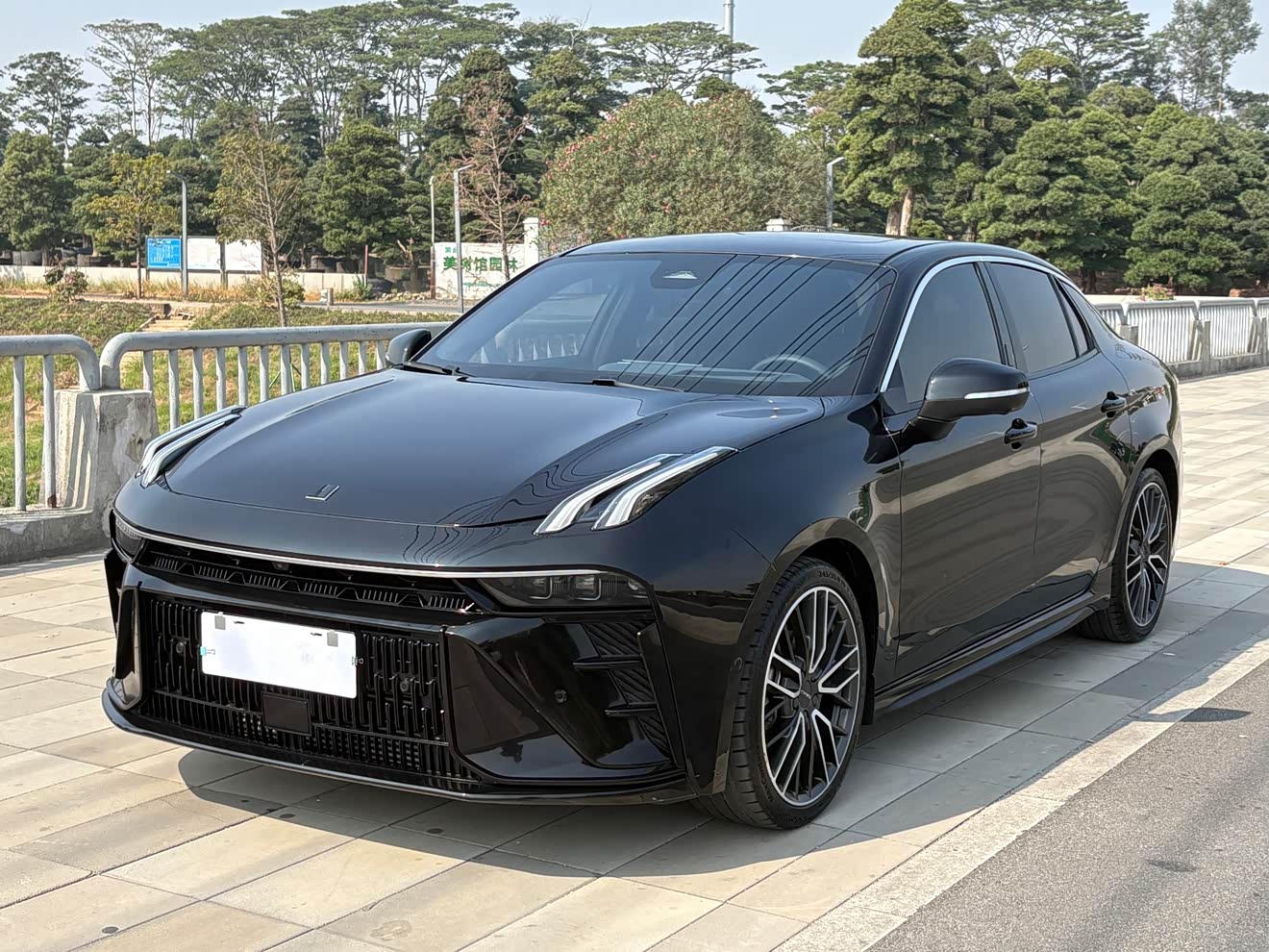 Lynk & Co 03 2023 car image 