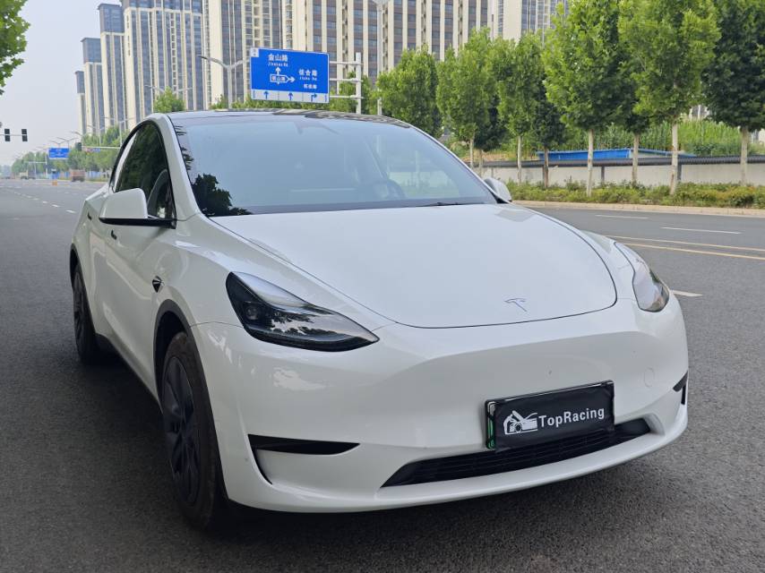 Tesla Model Y 2024 car image #3