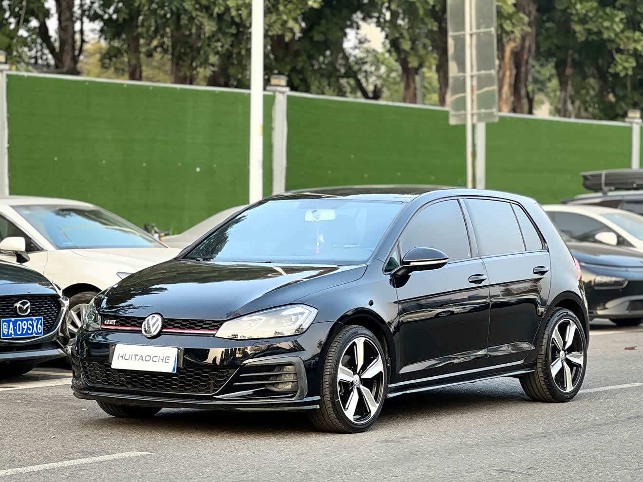 Volkswagen Golf 2019 car image 