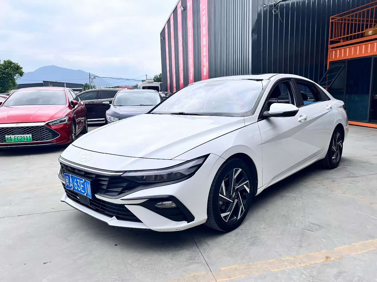 Hyundai Elantra 2024 car image 