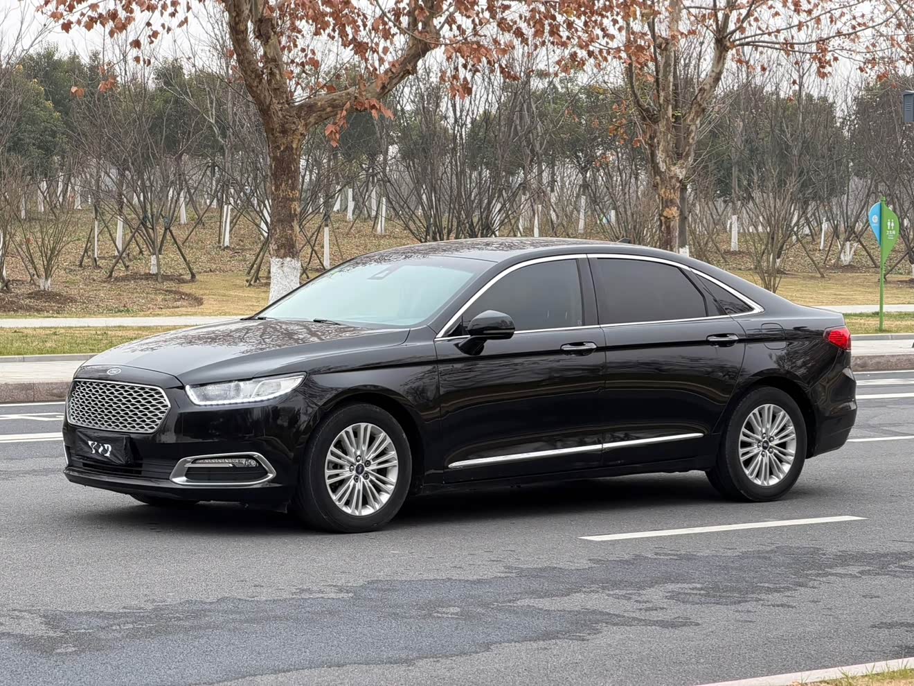 Ford Taurus 2016 car image 