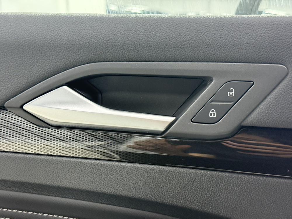 Volkswagen Golf 2021 car image #17