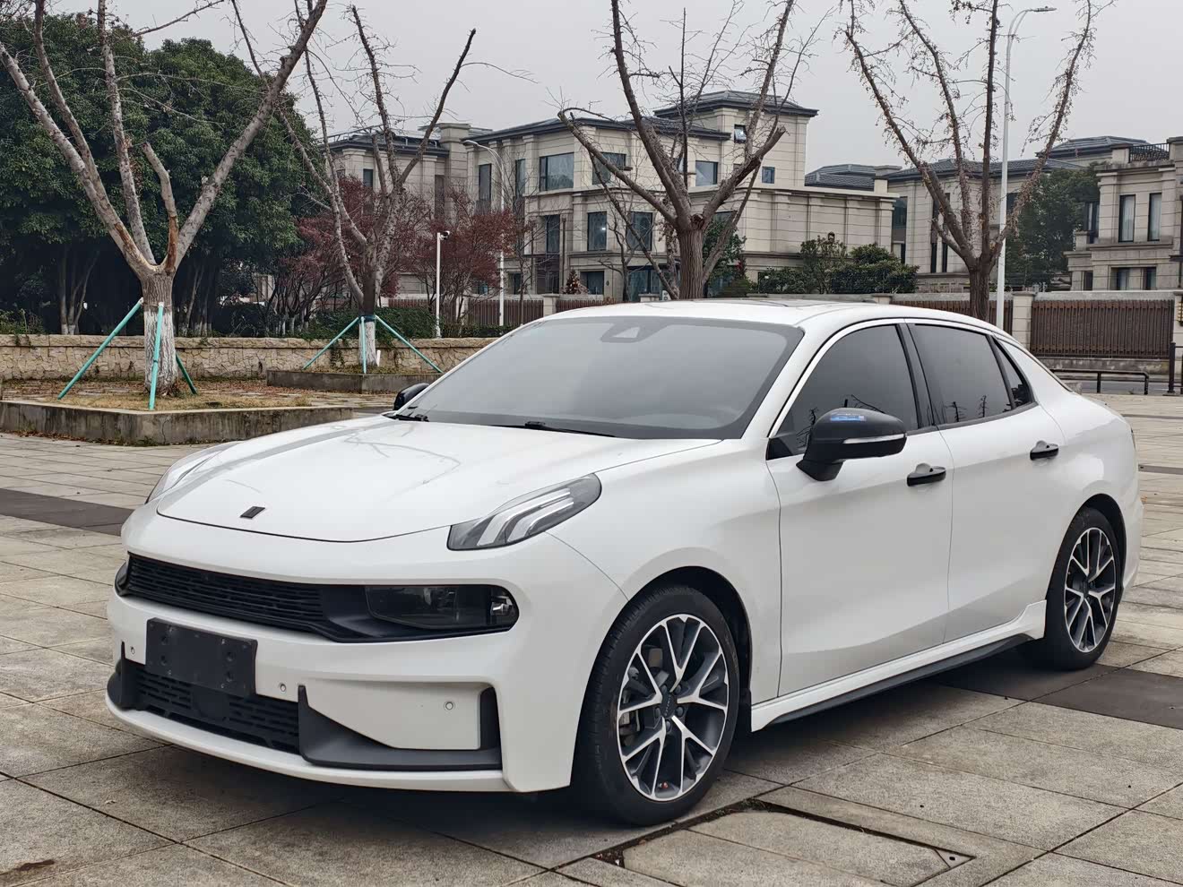 Lynk & Co 03 2020 car image 