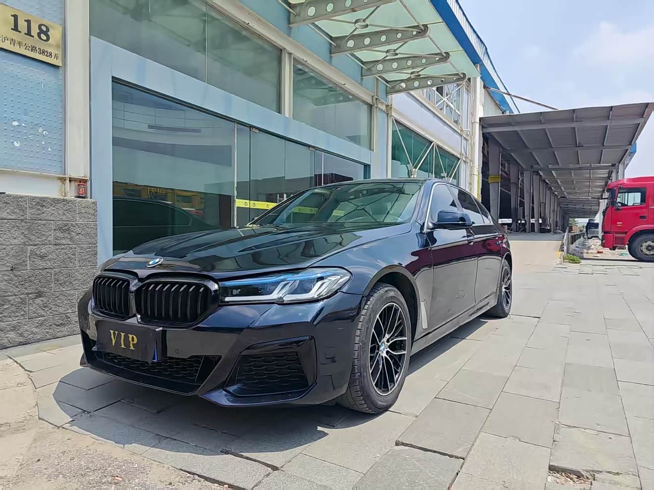BMW 5 Series 2010 BMW 5 Series 2010 car image