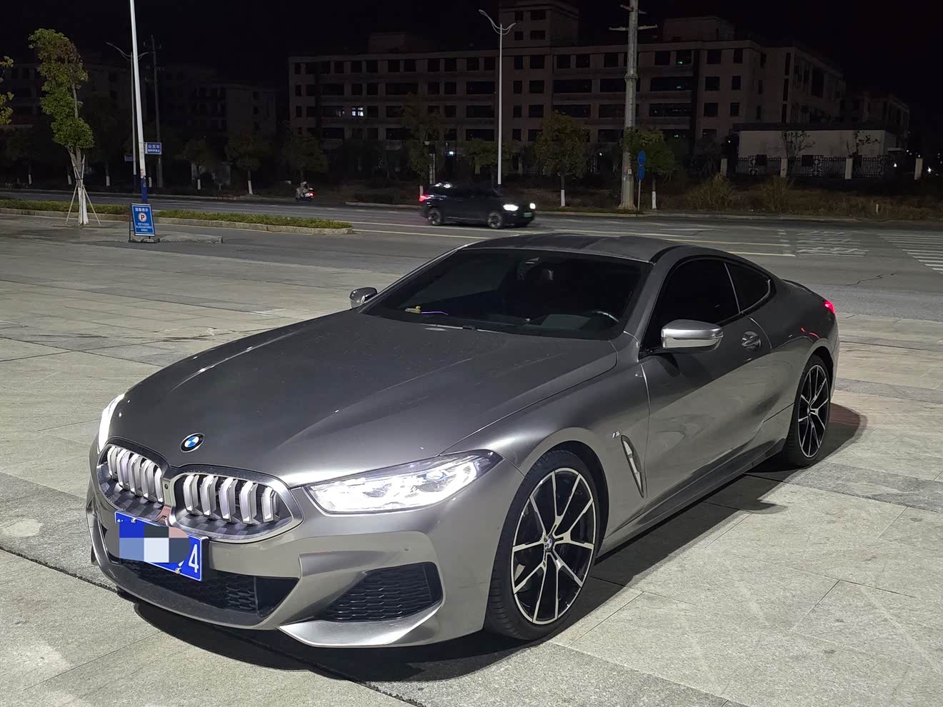 BMW 8 Series 2021 car image 