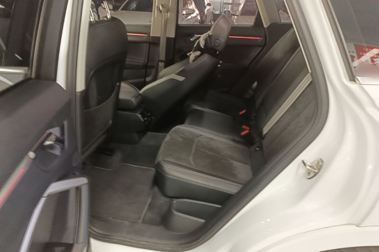 Audi Q3 2019 car image #17