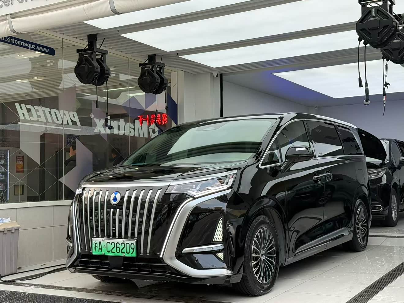 Denza D9 2023 car image 