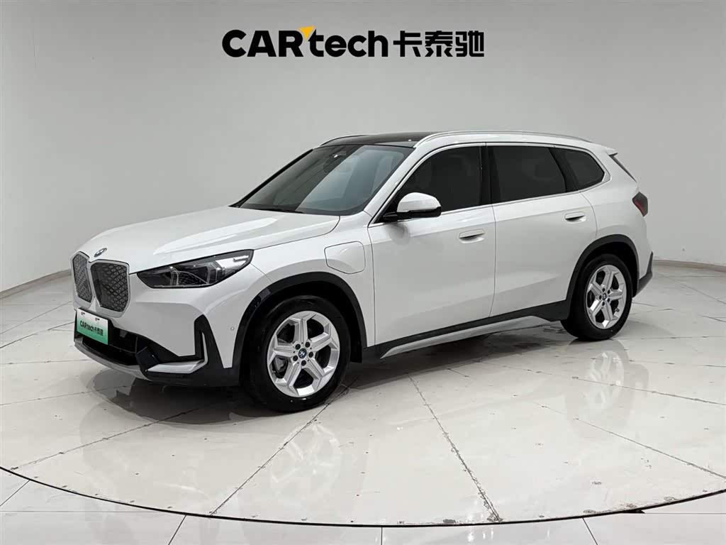 BMW iX1 2025 car image 