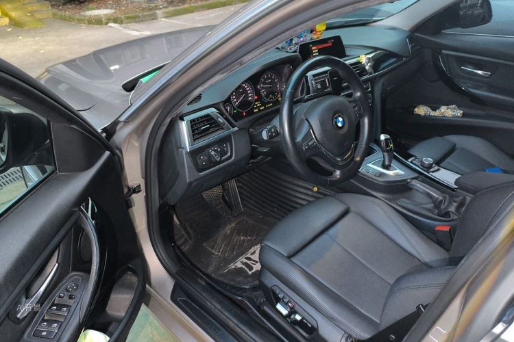 BMW 3 Series 2017 car image #18