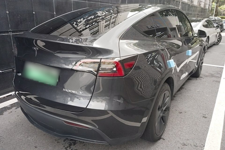 Tesla Model Y 2024 #7 Tesla Model Y 2024 car image #7