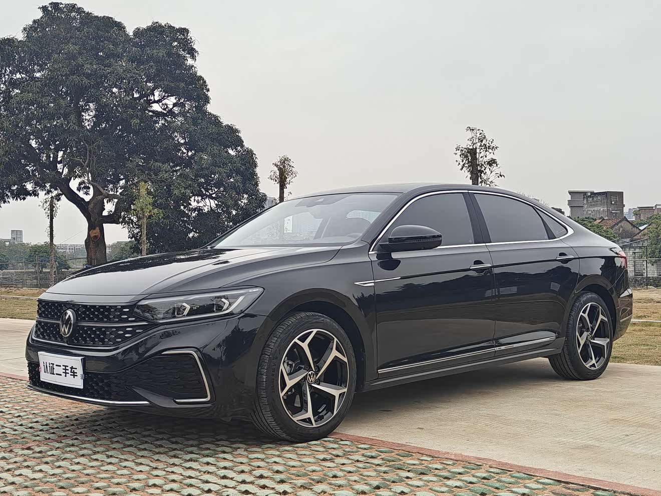 Volkswagen Passat 2023 car image 