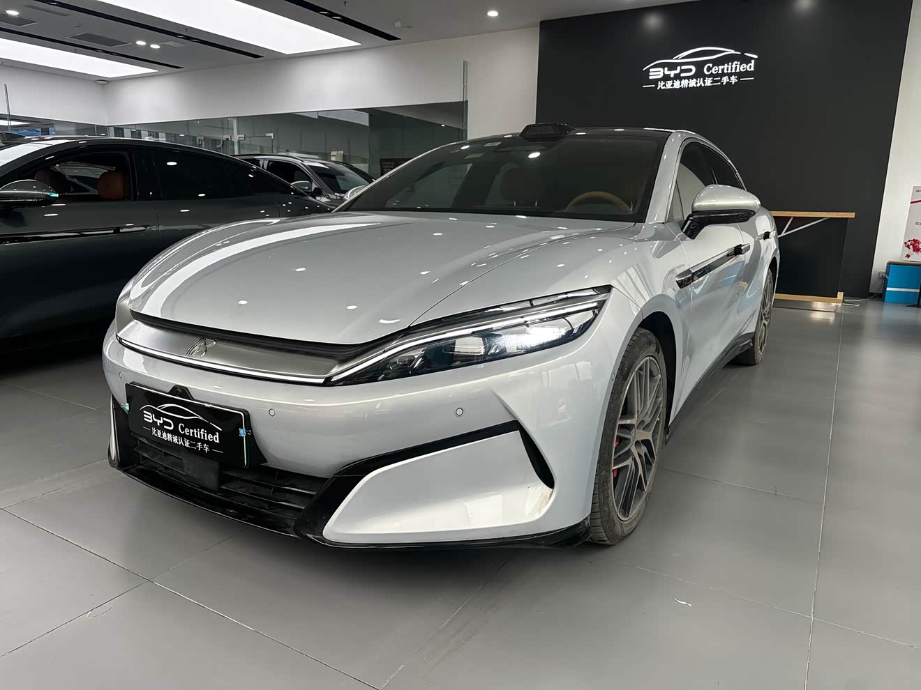 BYD HanL 2025 car image 