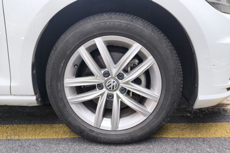 Volkswagen Golf 2019 car image #9