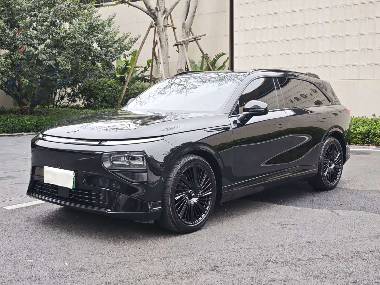 Xpeng G9 2025 car image 