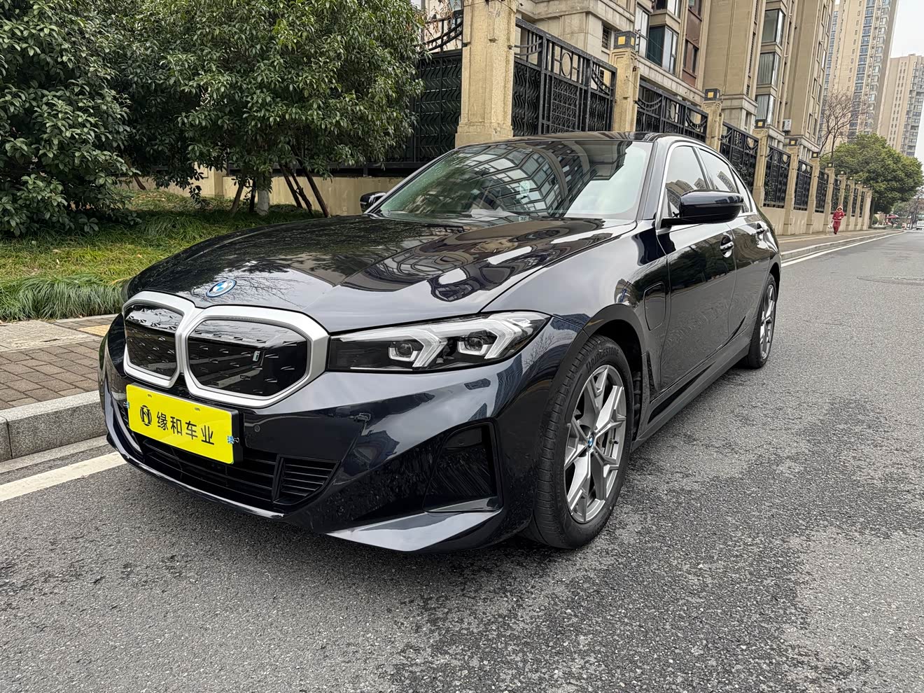 BMW i3 2024 car image 