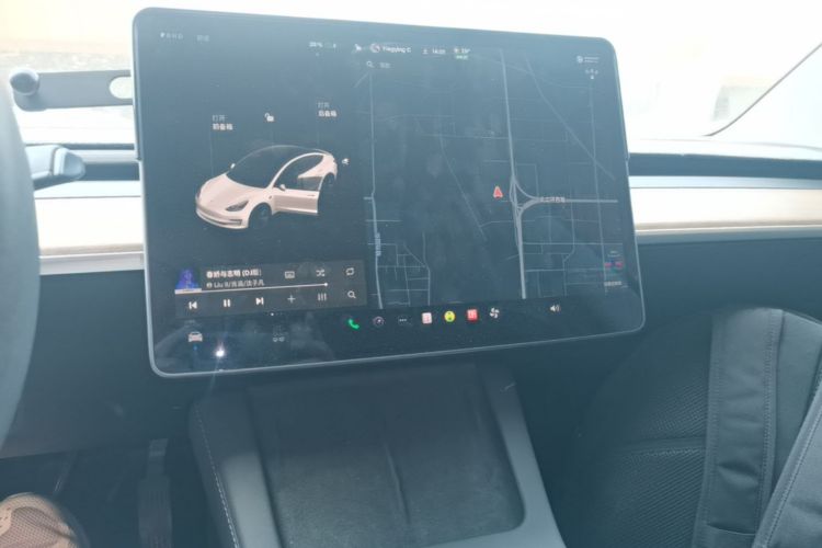 Tesla Model 3 2021 car image #13