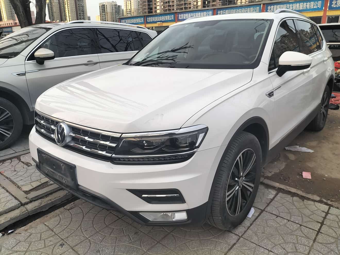 Volkswagen Tiguan L 2017 Volkswagen Tiguan L 2017 car image