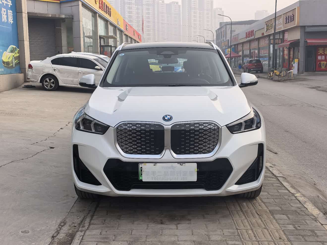 BMW iX1 2025 car image 