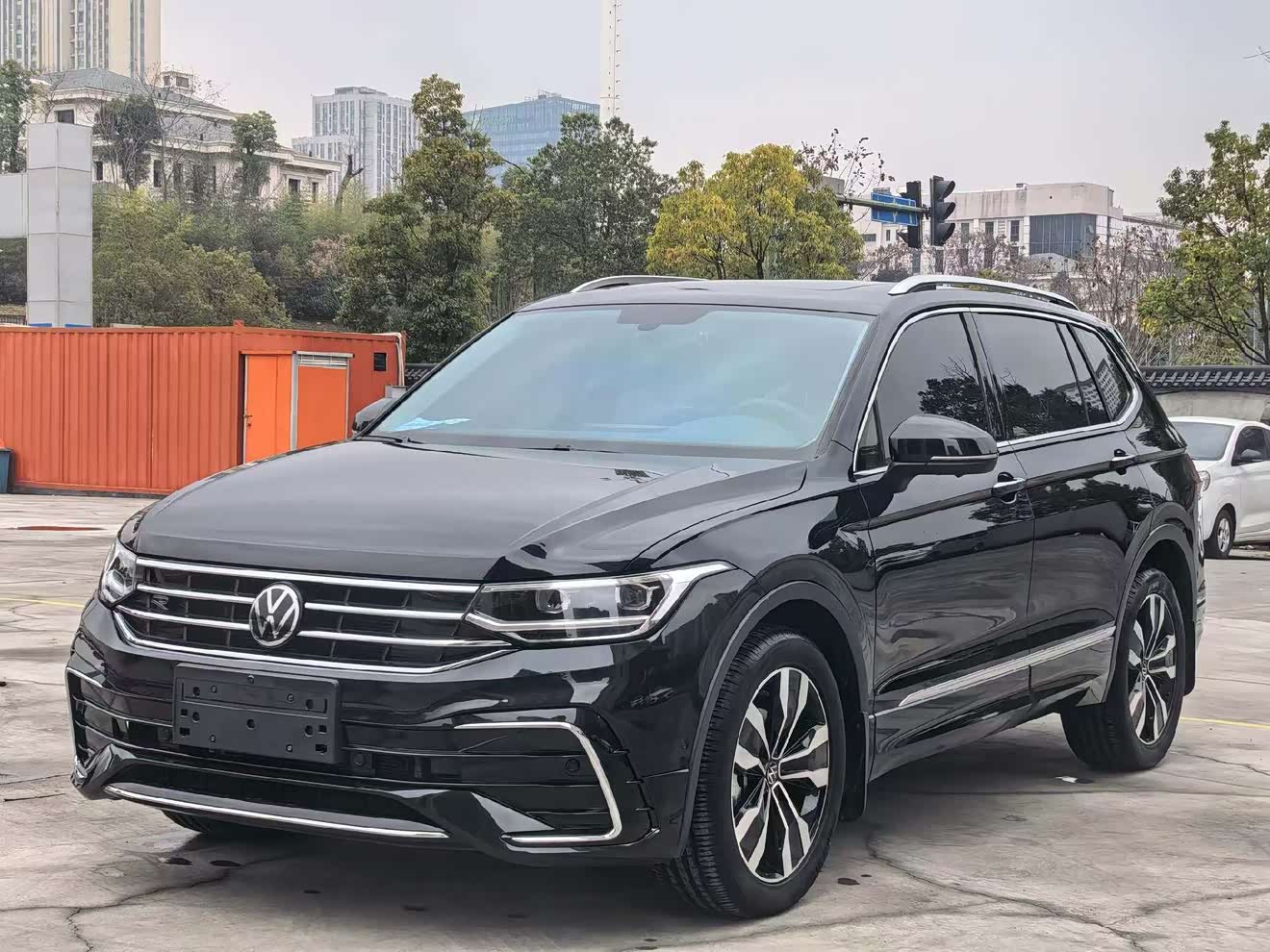 Volkswagen Tiguan L 2024 Volkswagen Tiguan L 2024 car image