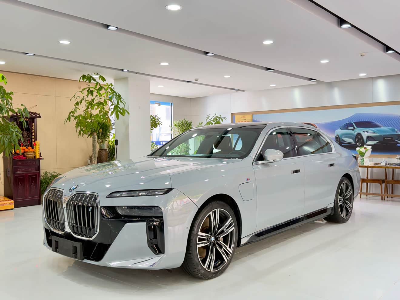 BMW i7 2023 car image 