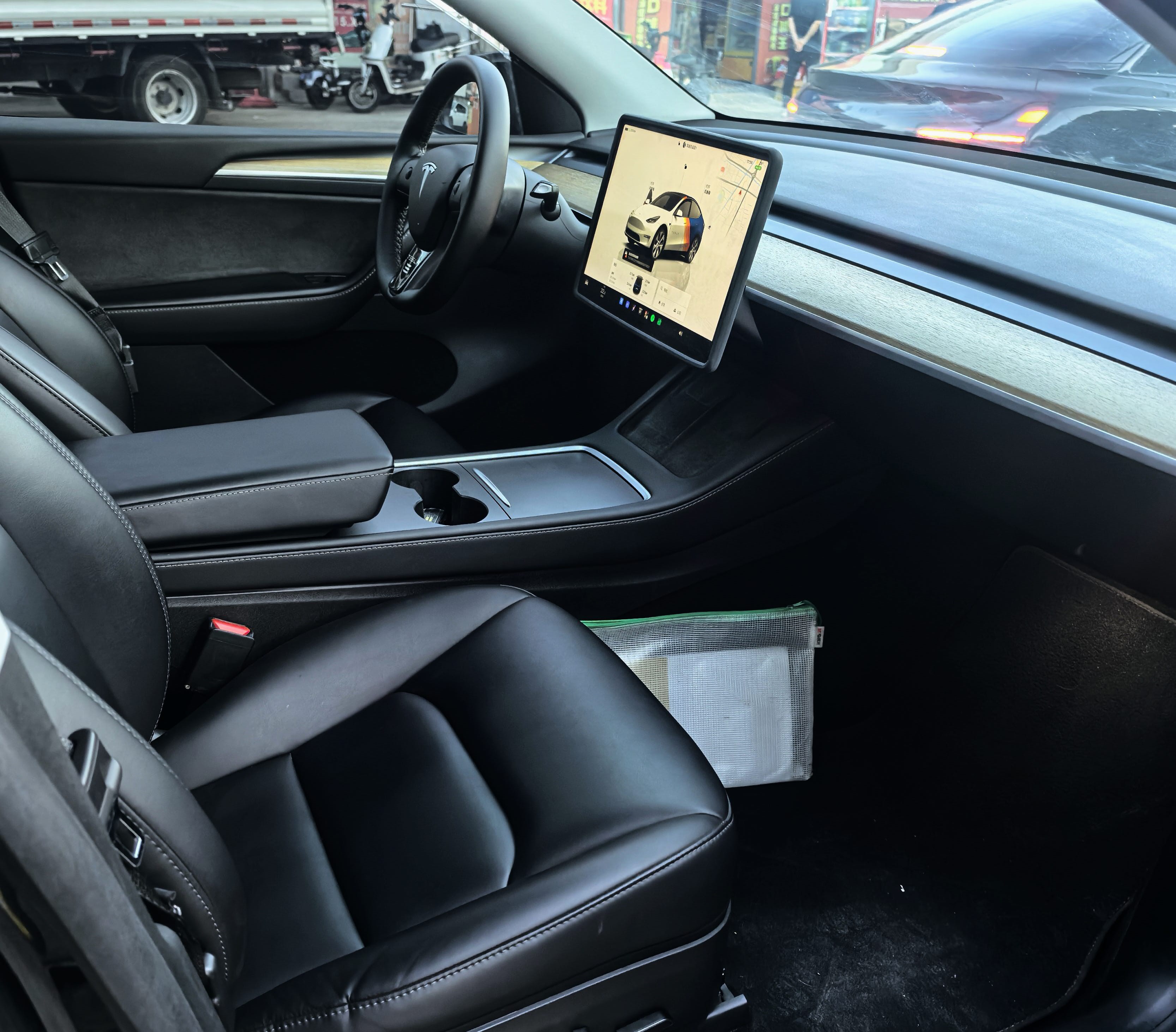 Tesla Model Y 2022 car image #4