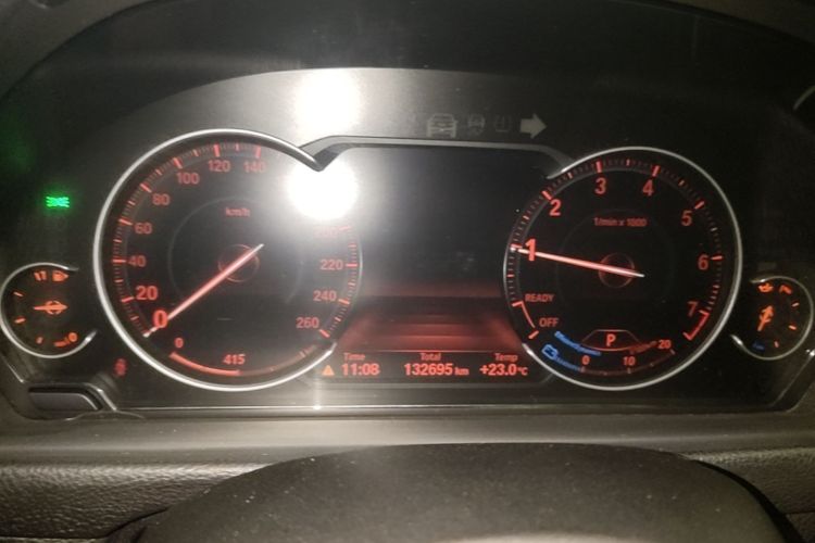 BMW 3 Series 2018 immagine di auto #12