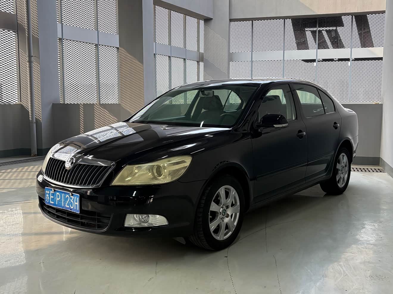 Skoda Octavia 2011 Skoda Octavia 2011 car image