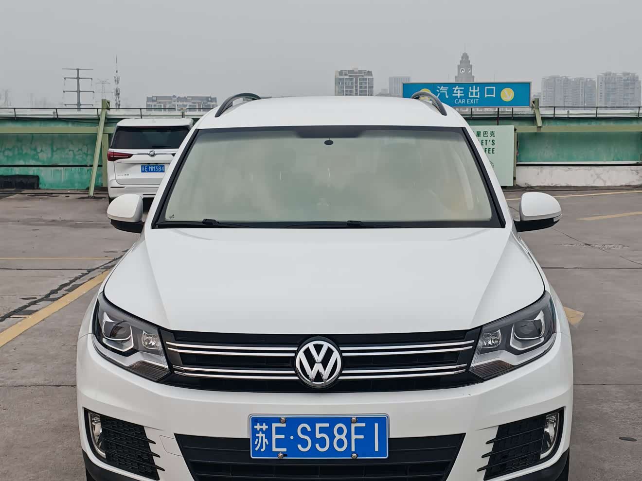 Volkswagen Tiguan 2016 car image 