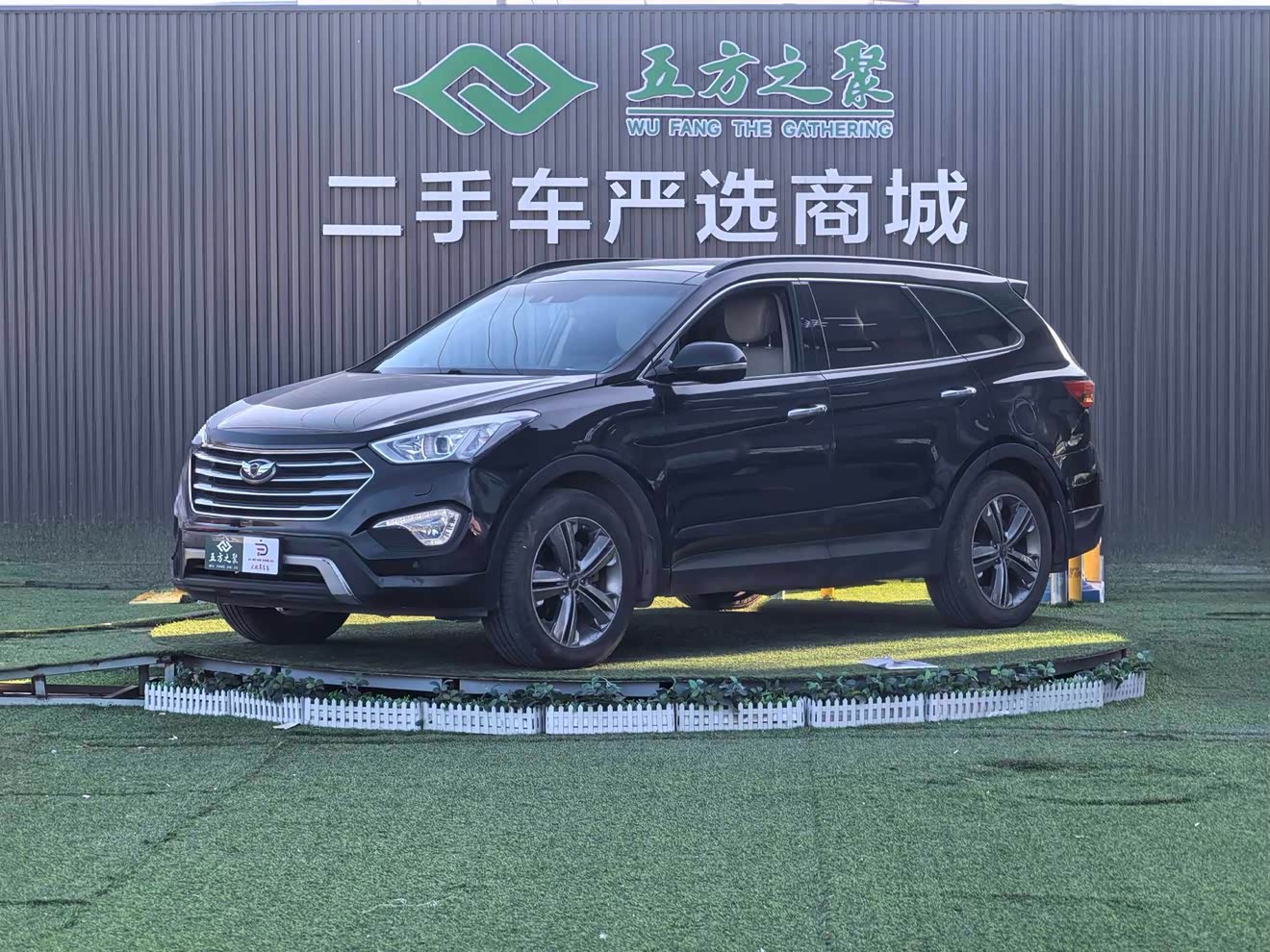 Hyundai Grand Santa Fe 2015 car image 
