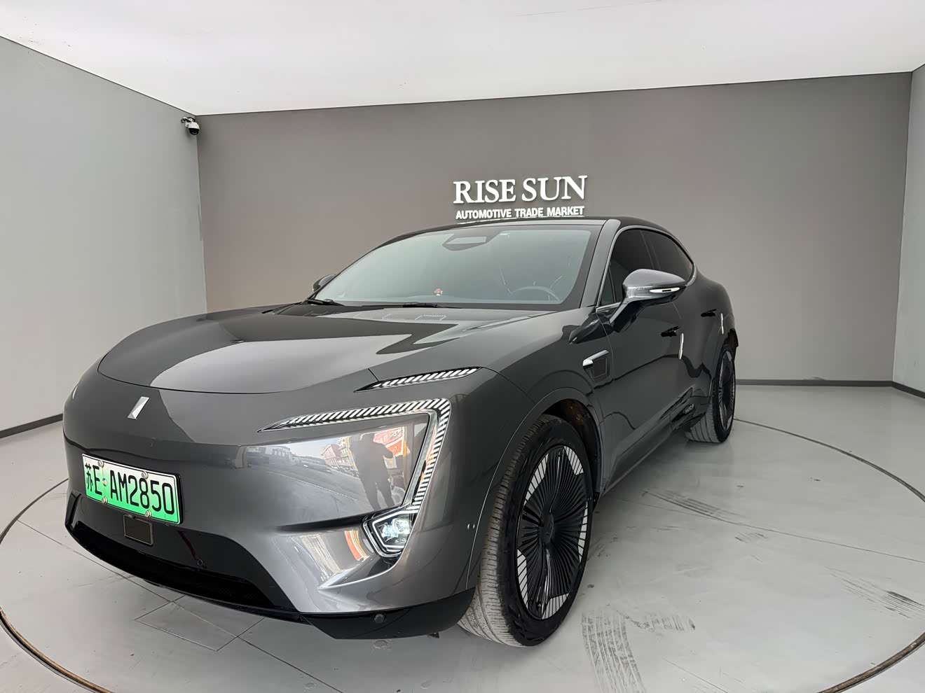 Avatr 11 2023 car image 