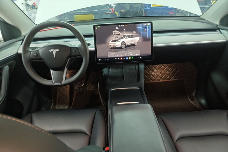 Tesla Model Y 2024 #10 Tesla Model Y 2024 car image #10