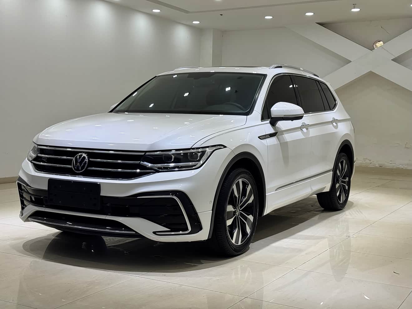 Volkswagen Tiguan L 2021 car image 