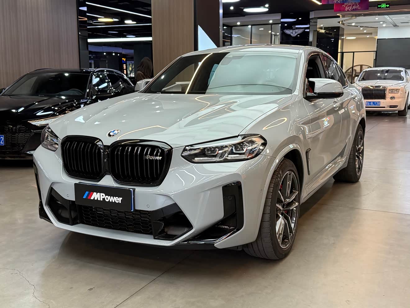 BMW X4 M 2022 汽车图片 