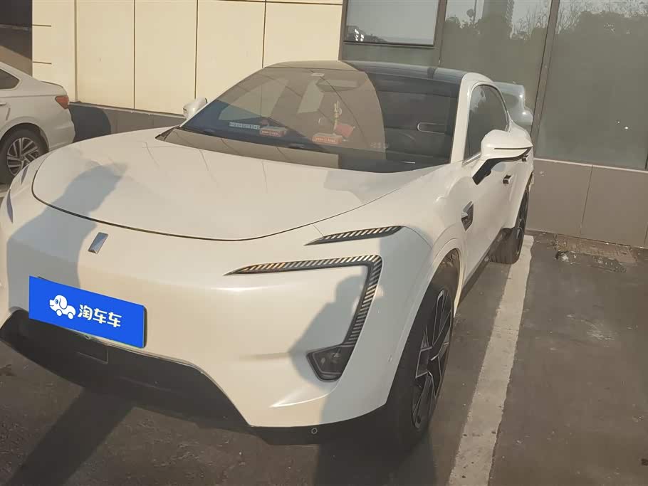 Avatr 11 2024 car image 