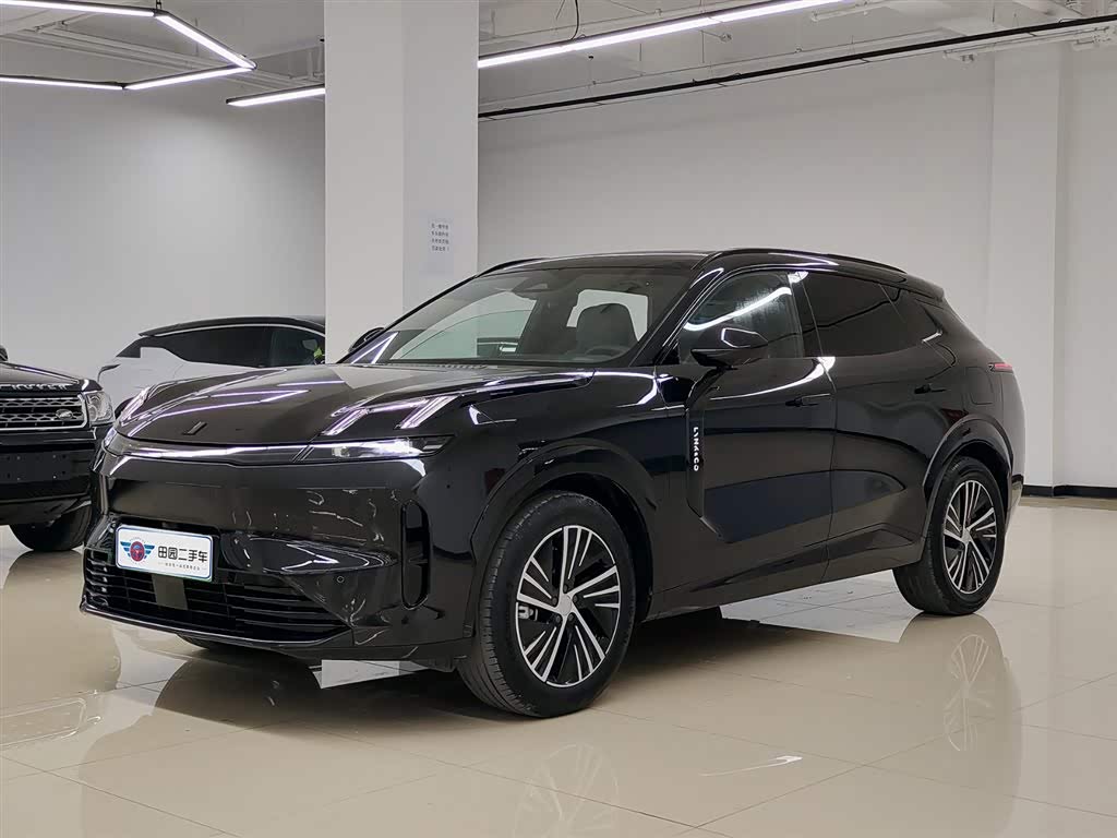 Lynk & Co 08 EM-P 2025 car image 