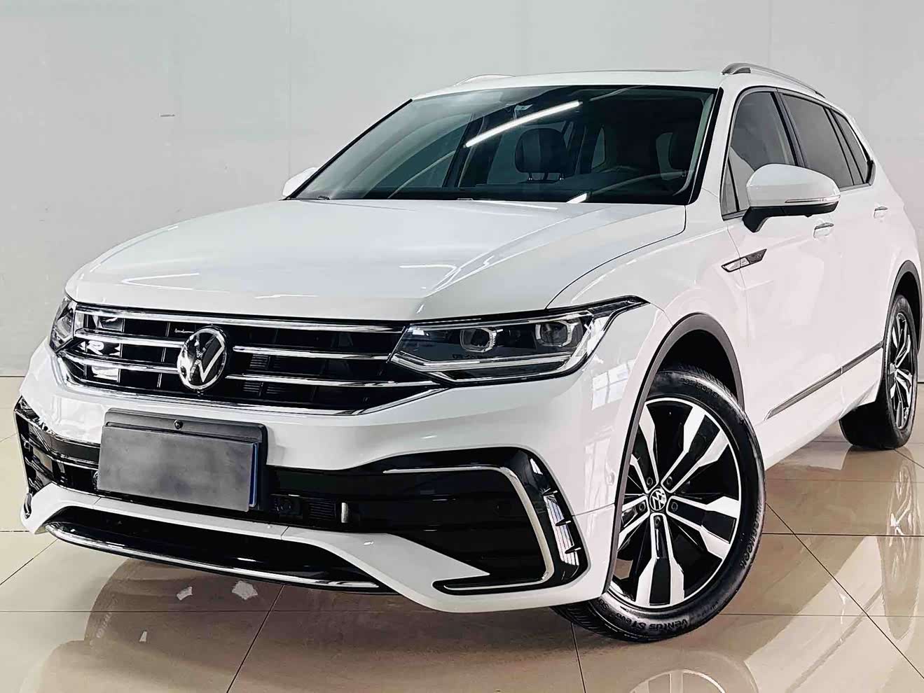 Volkswagen Tiguan L 2023 imagen de coche 