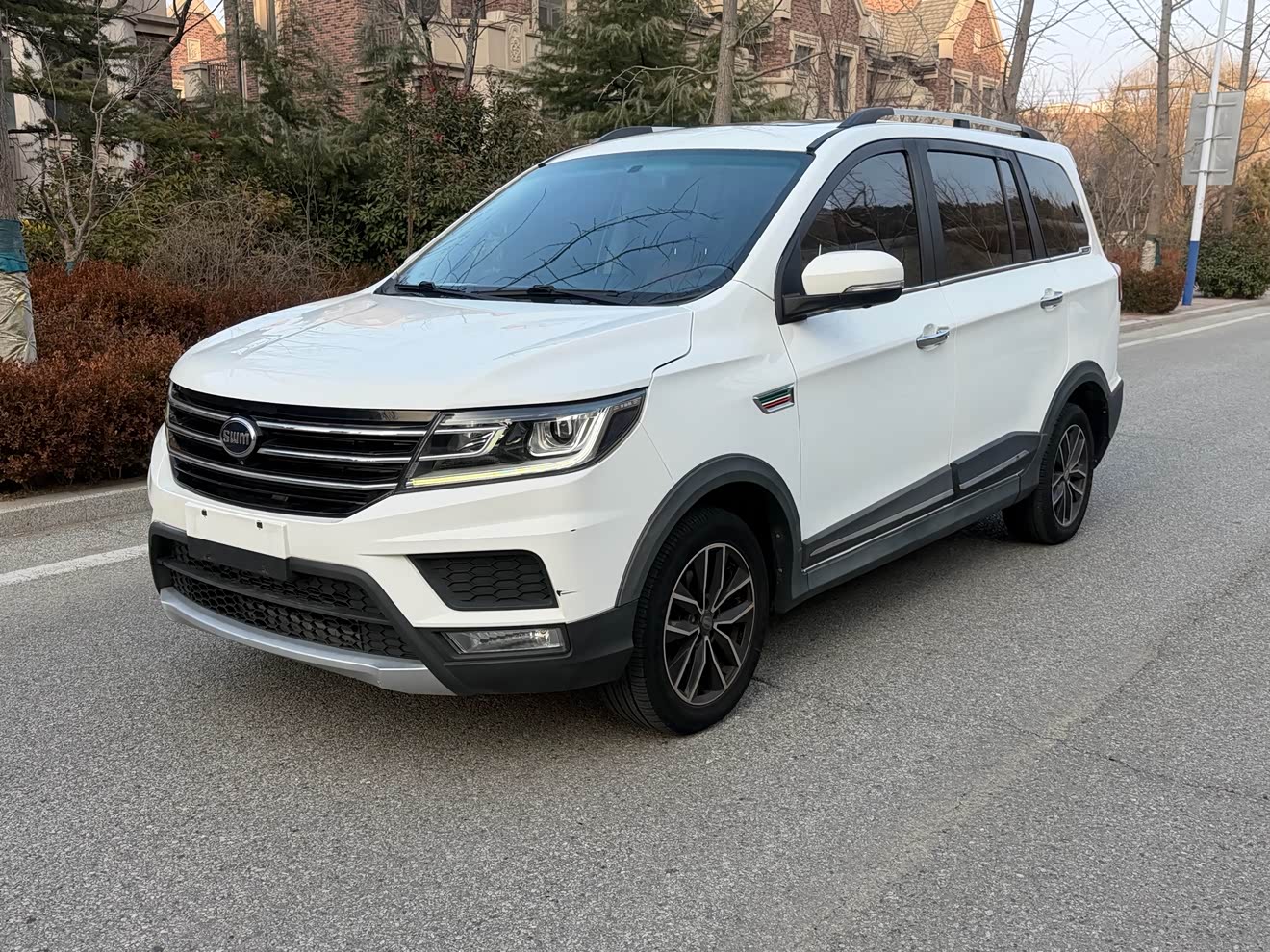 SWM X3 2019 SWM X3 2019 汽车图片